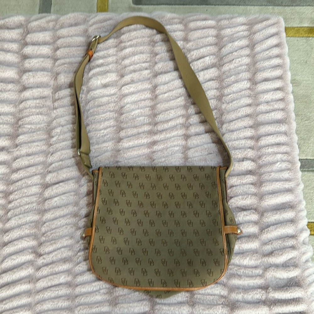 Dooney and Bourke tan purse